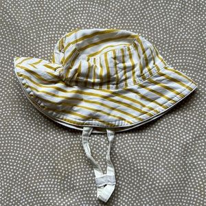 Pehr 0-6m yellow stripes away bucket sunhat